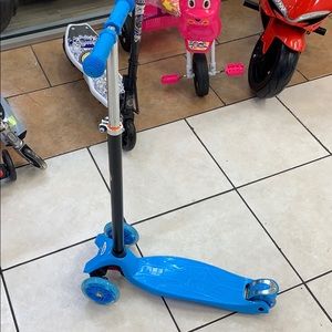 New Blue Scooter With lights in the wheels